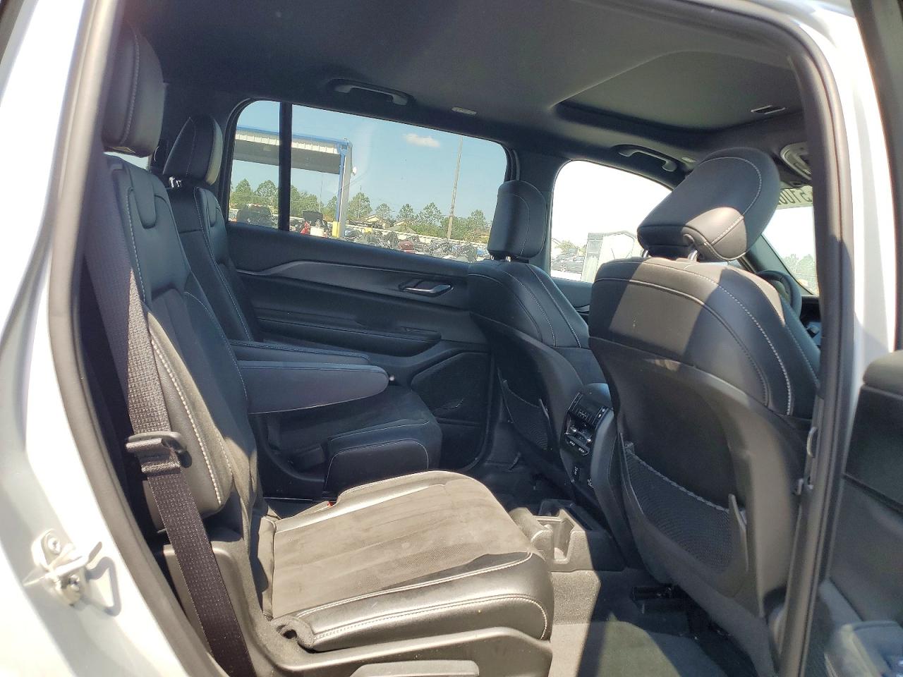 Jeep Cherokee L Laredo