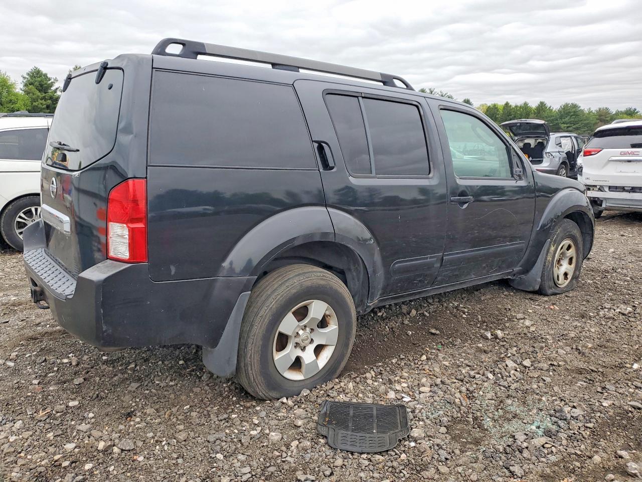 Nissan Pathfinder S