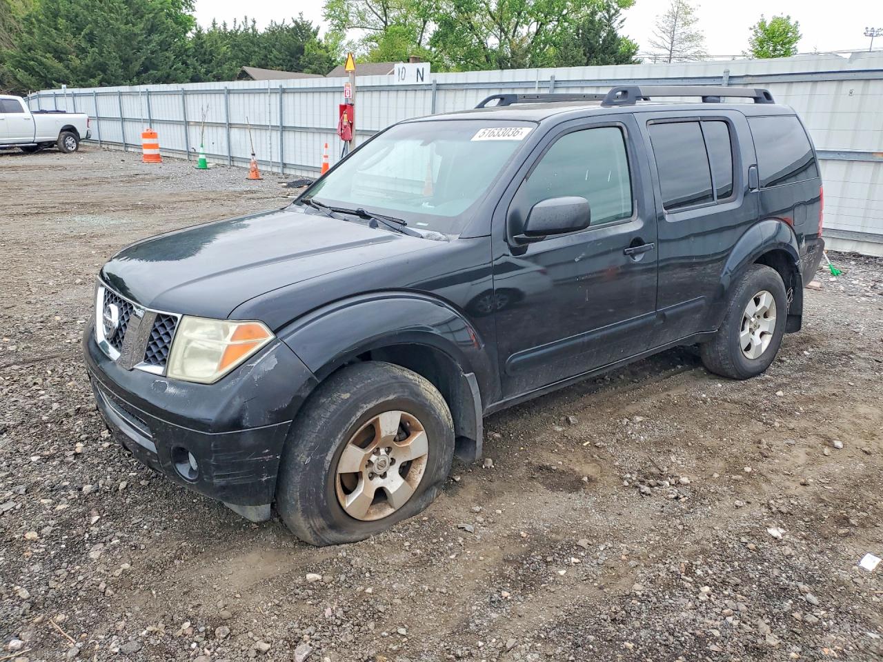 Salvage Nissan Pathfinder Image