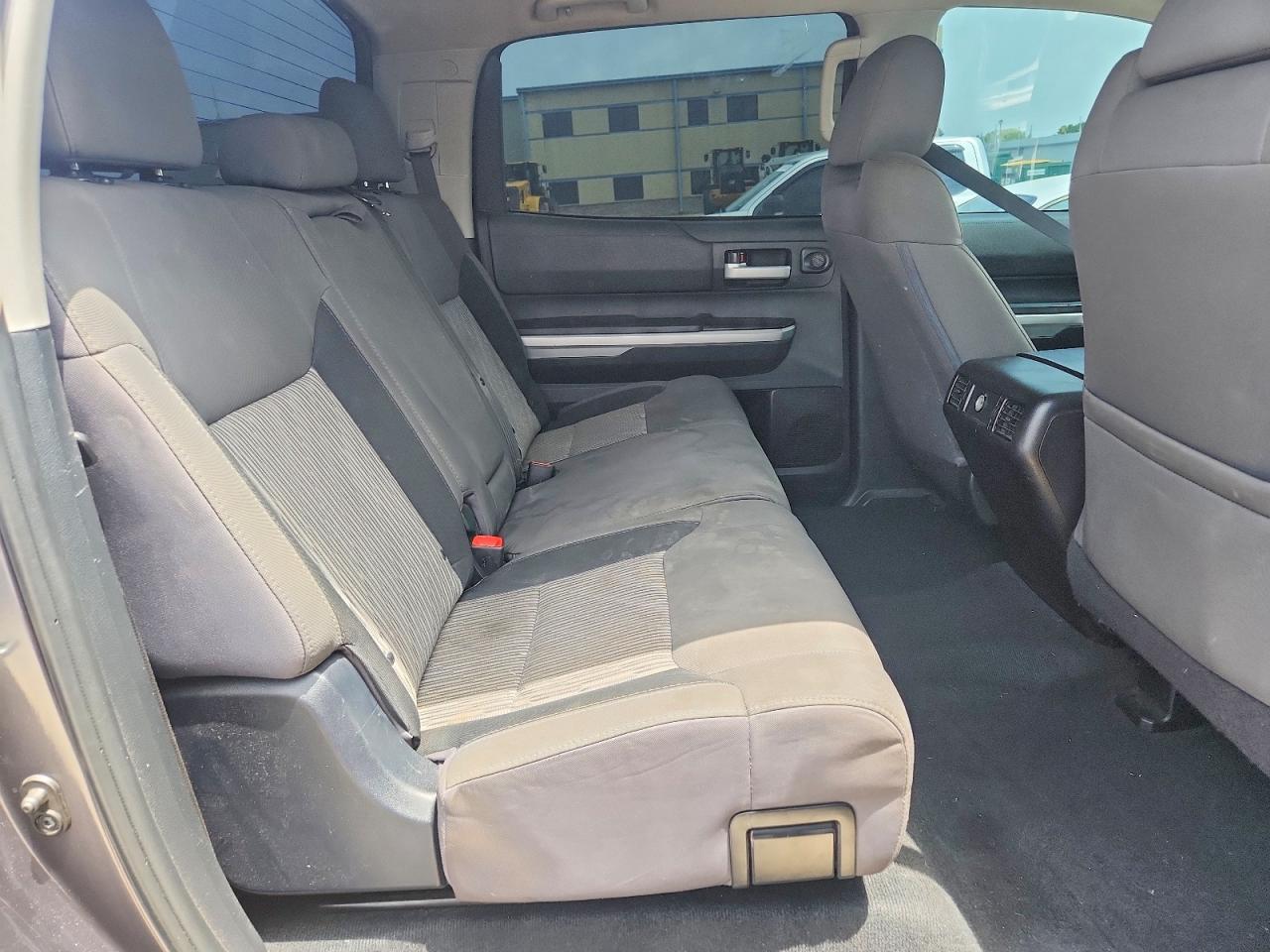 Toyota Tundra Crewmax Sr5