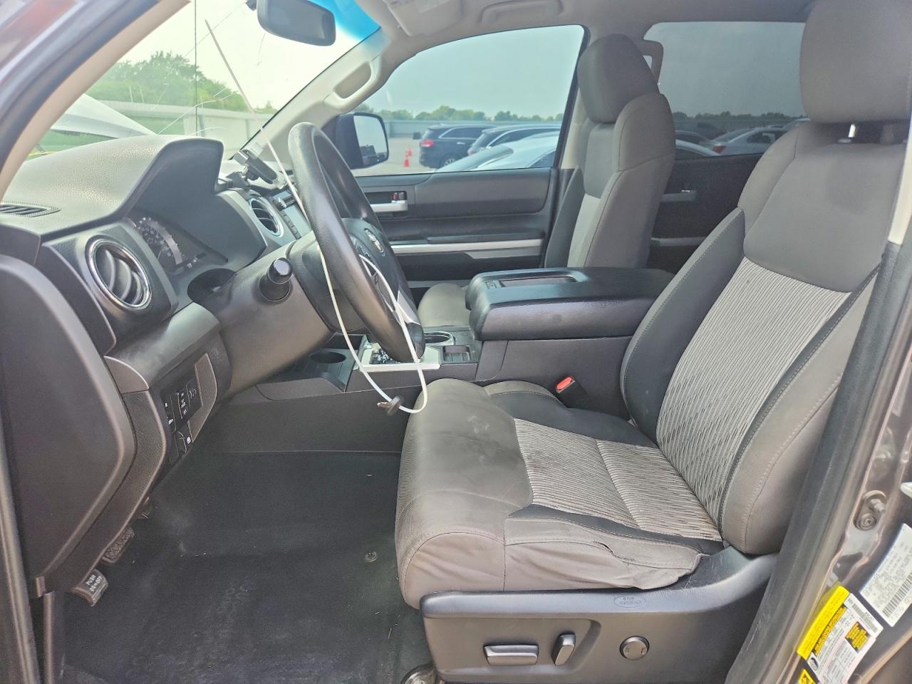 Toyota Tundra Crewmax Sr5