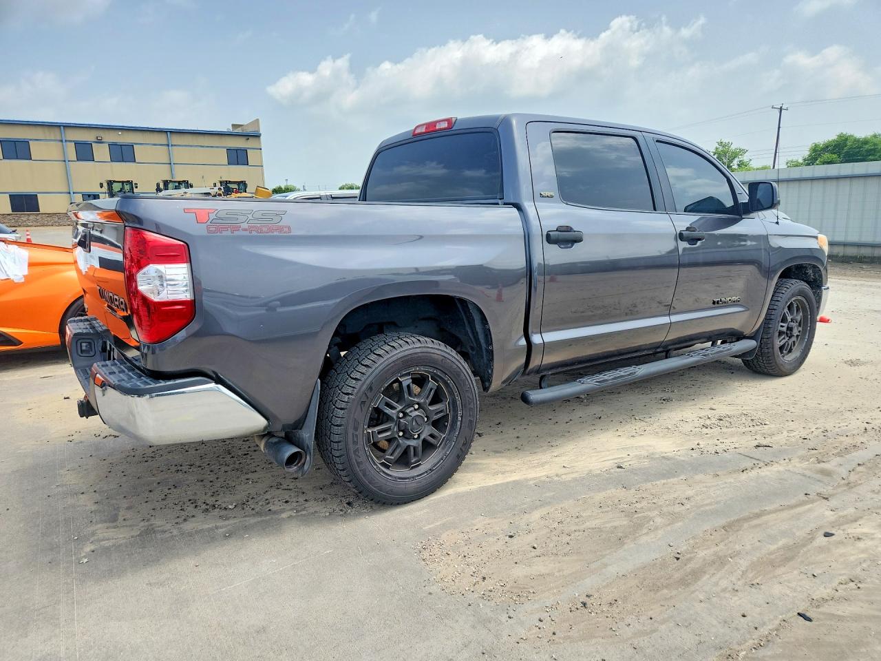 Toyota Tundra Crewmax Sr5