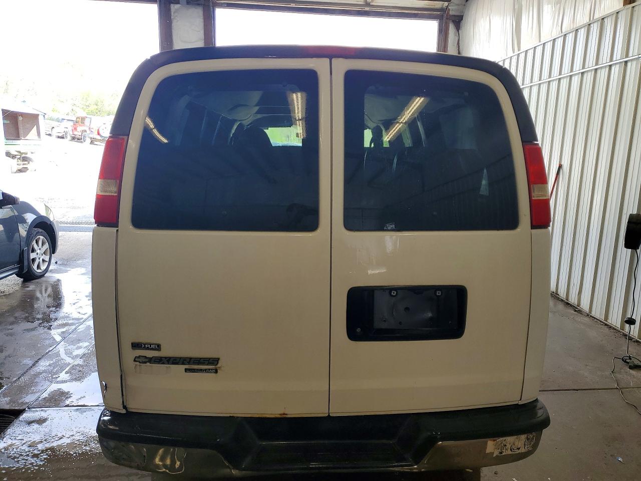 Chevrolet Express Lt