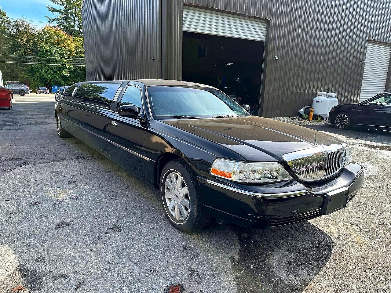 Salvage Lincoln Towncar Image