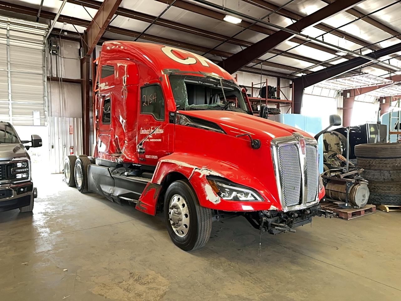 Salvage Kenworth Construction Image