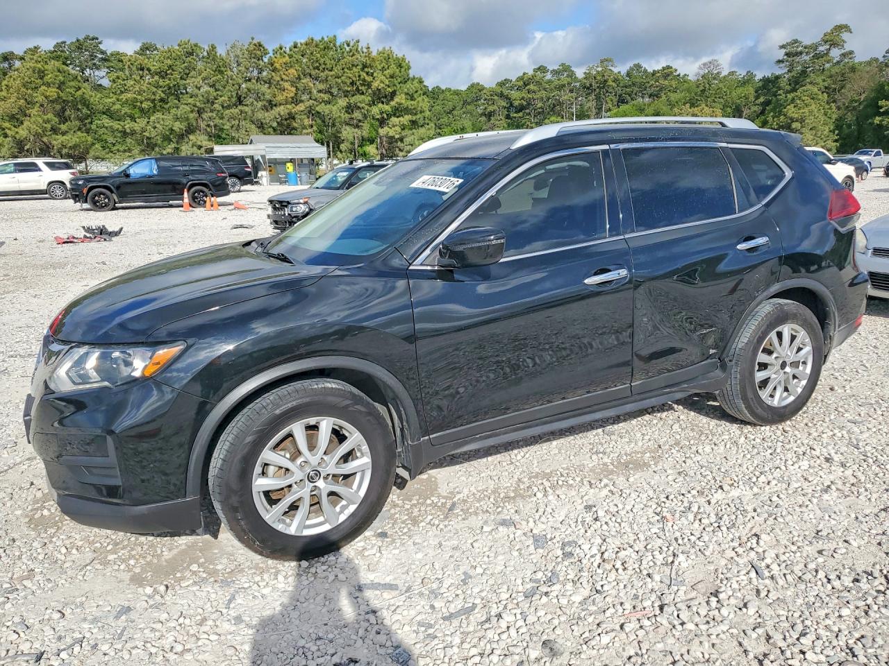 Salvage Nissan Rogue Image