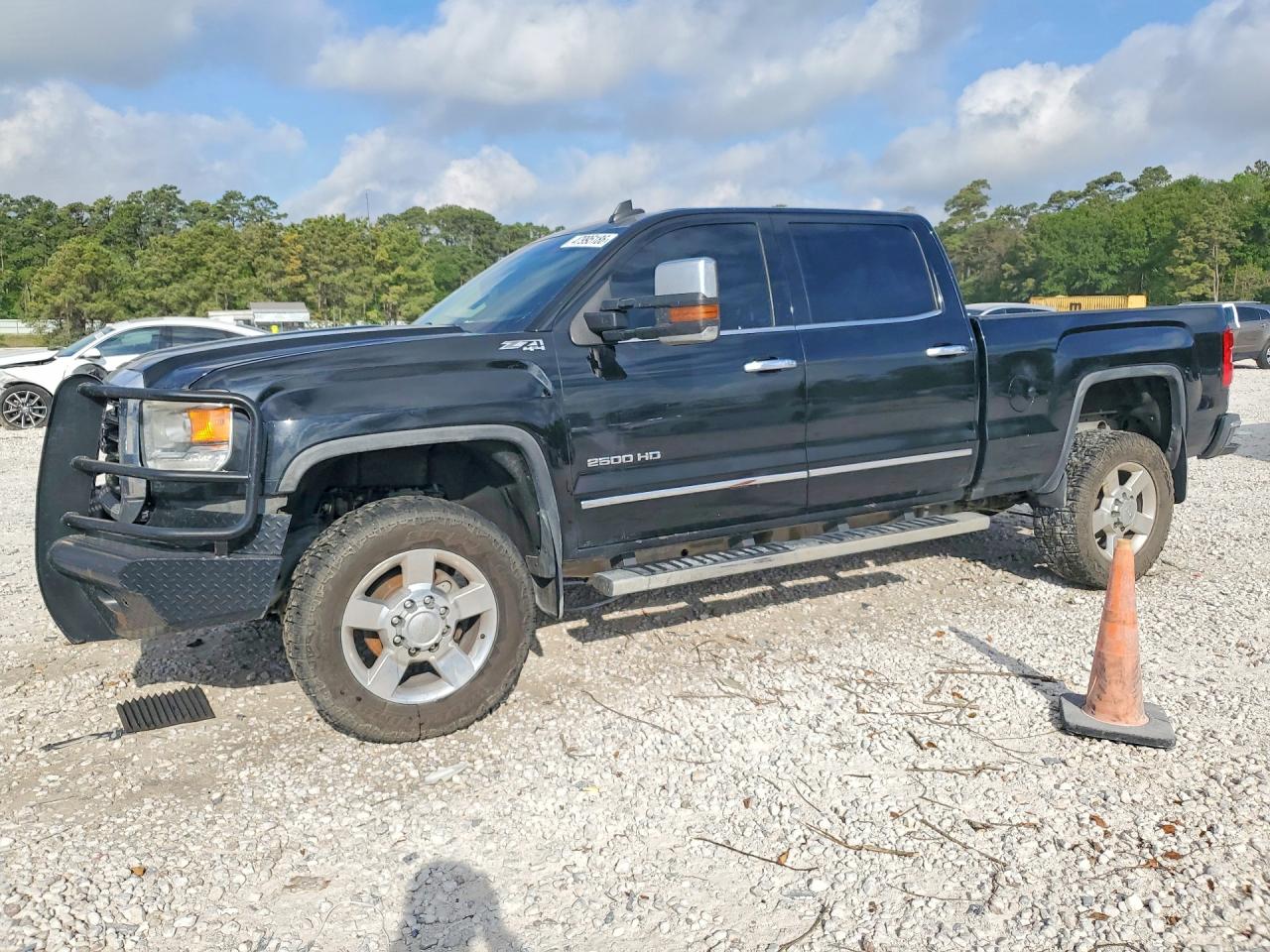 Salvage GMC Sierra Image