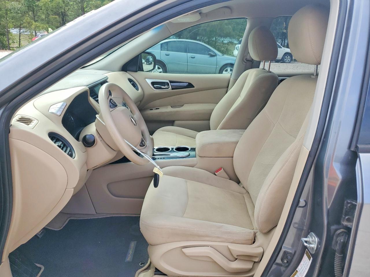 Nissan Pathfinder S