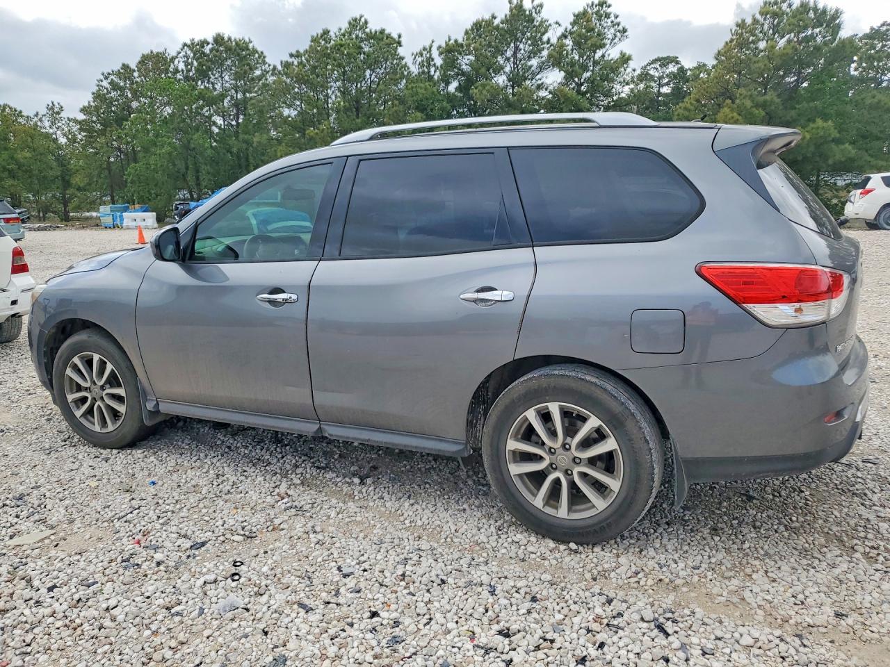 Nissan Pathfinder S