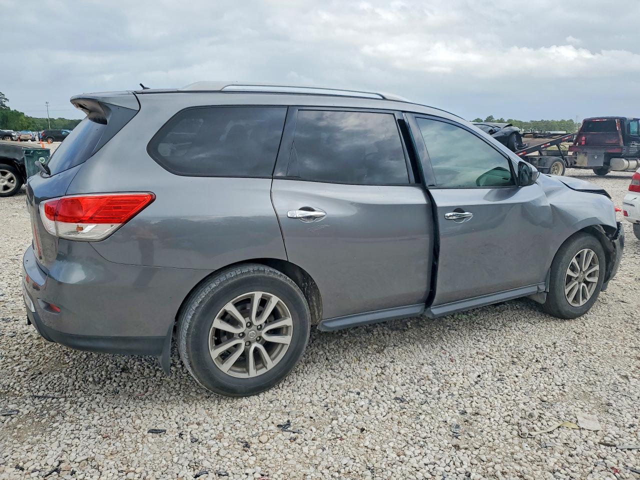 Nissan Pathfinder S
