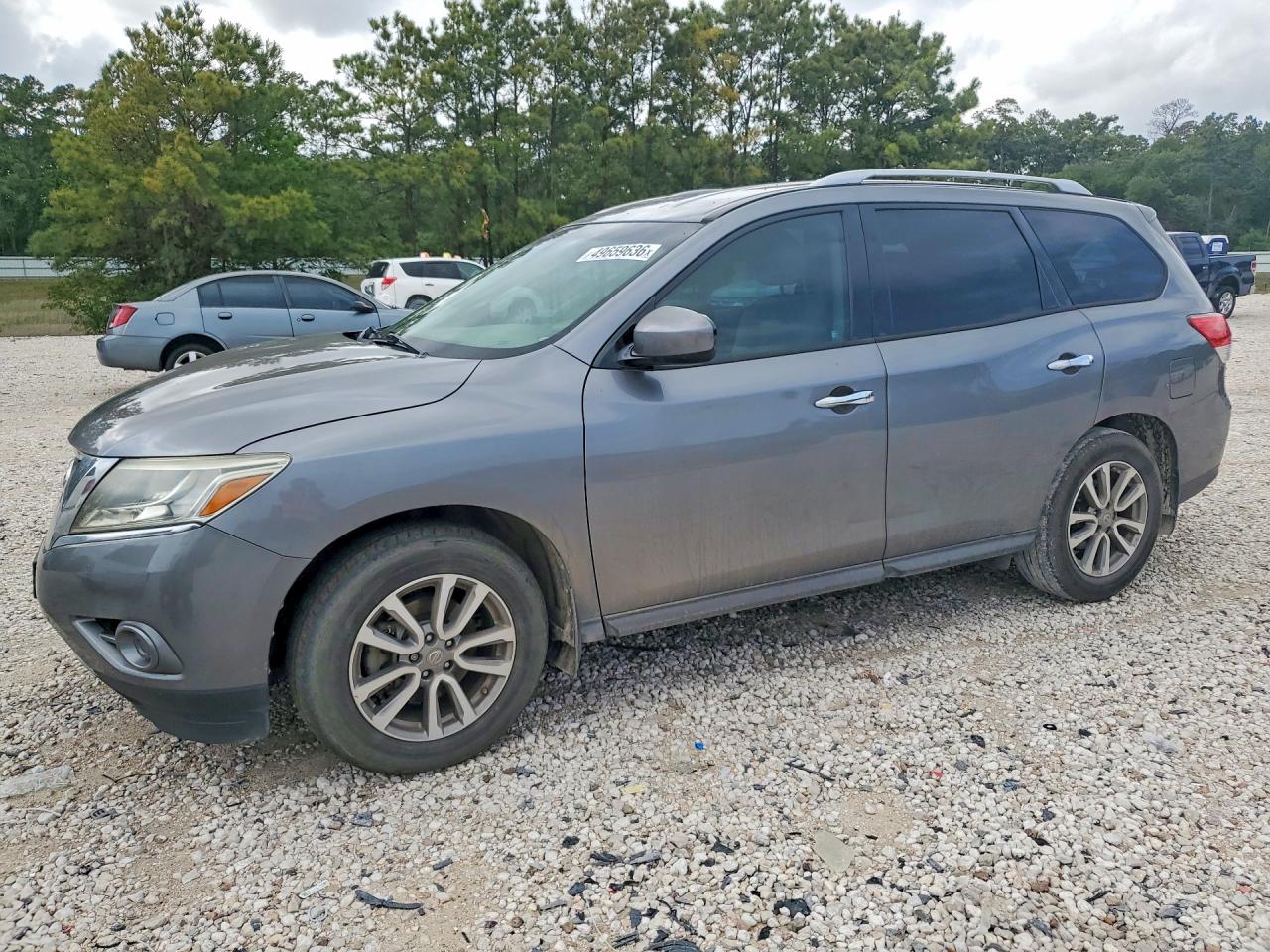 Salvage Nissan Pathfinder Image