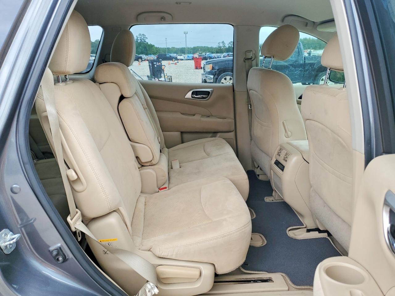 Nissan Pathfinder S