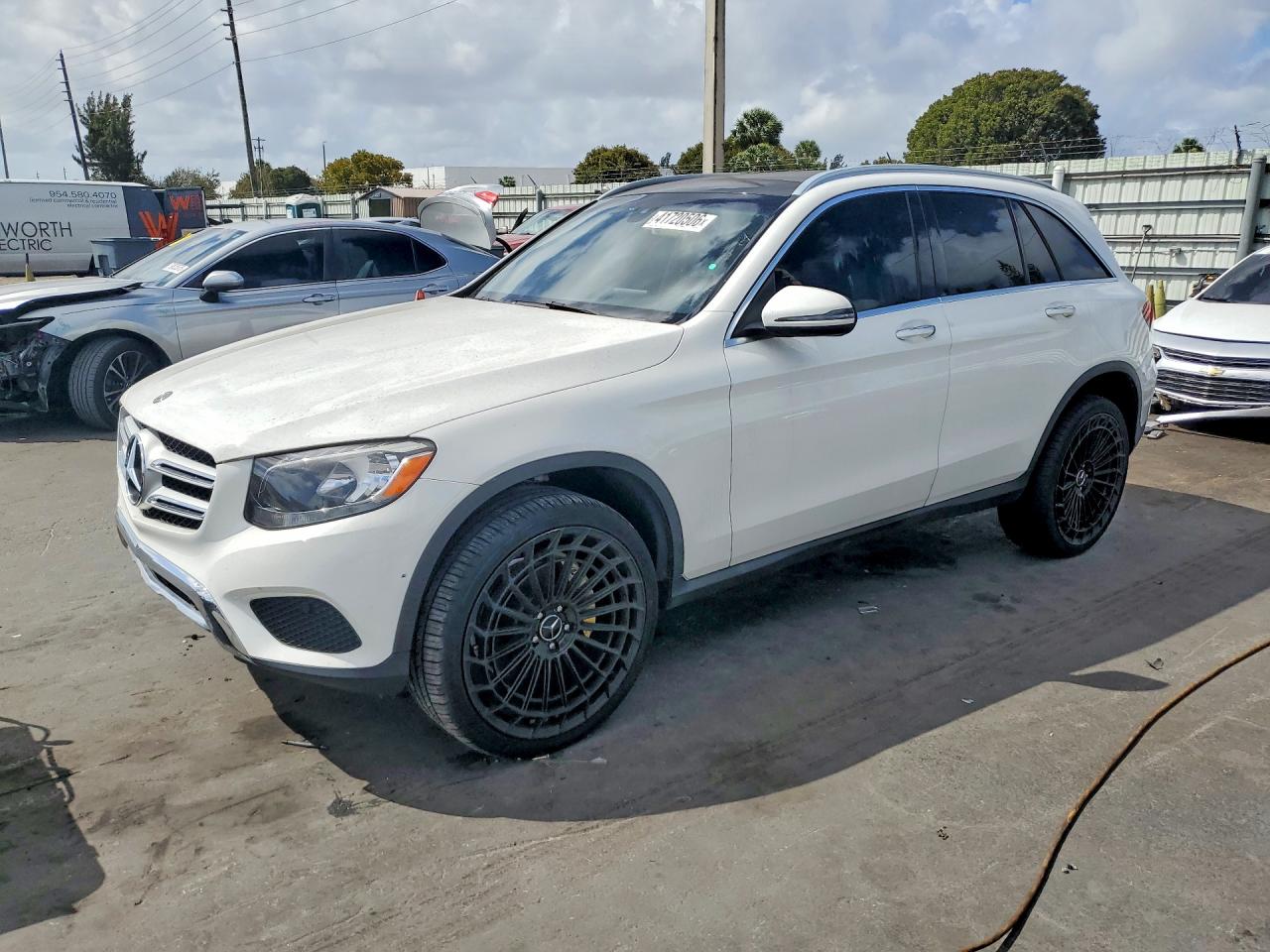 Salvage Mercedes-Benz GLC Image