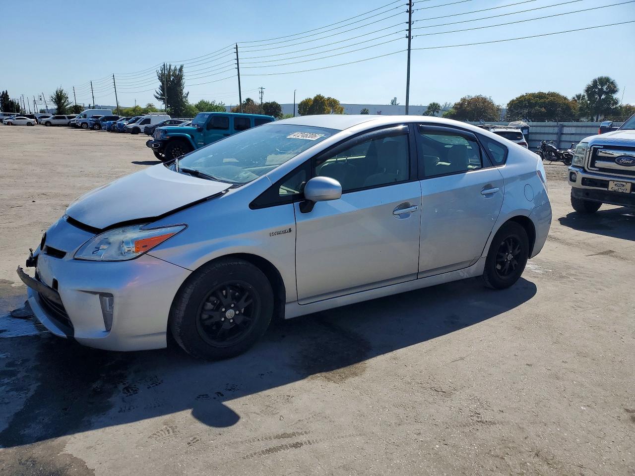 Salvage Toyota Prius Image
