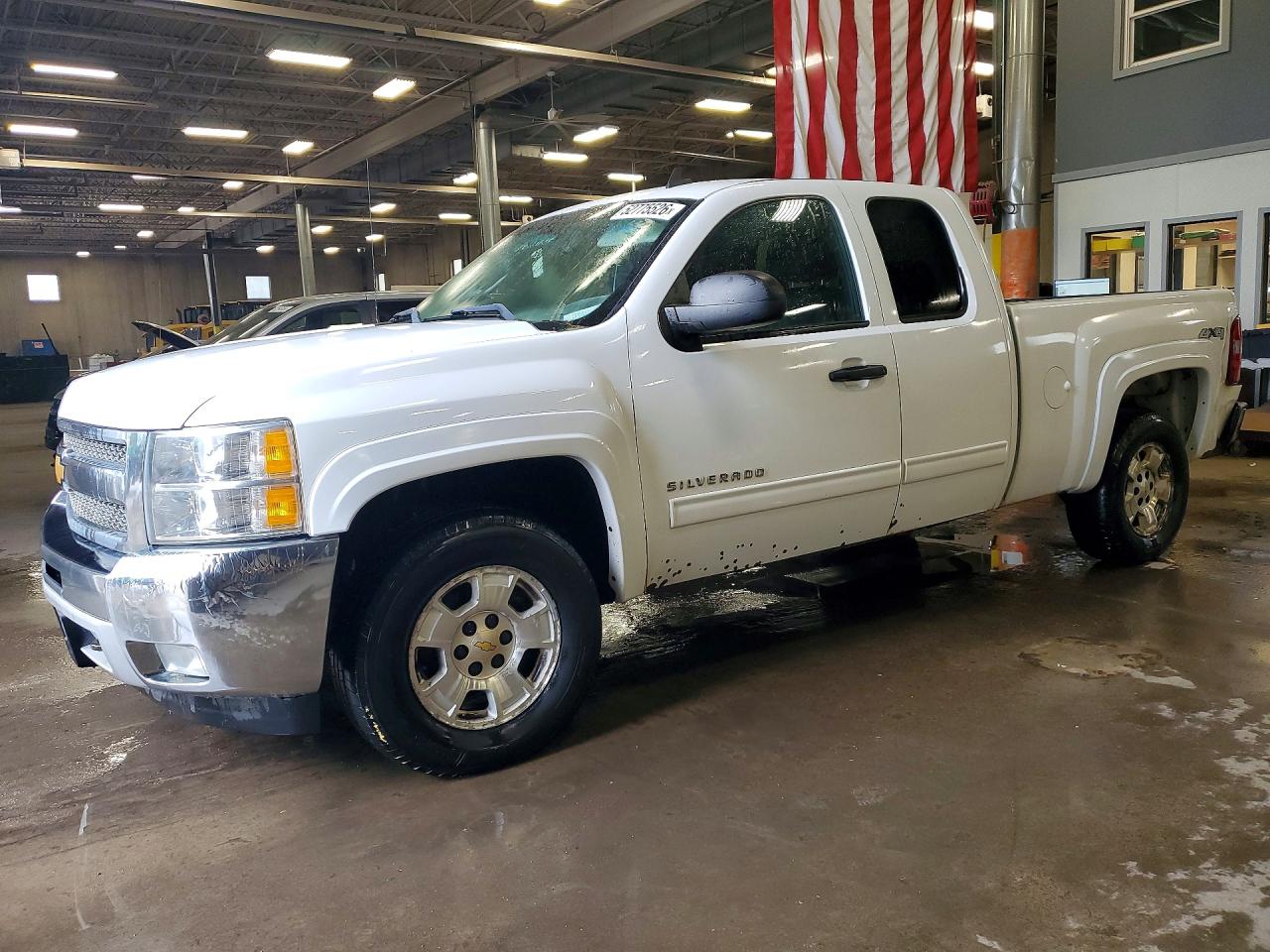Salvage Chevrolet Silverado Image