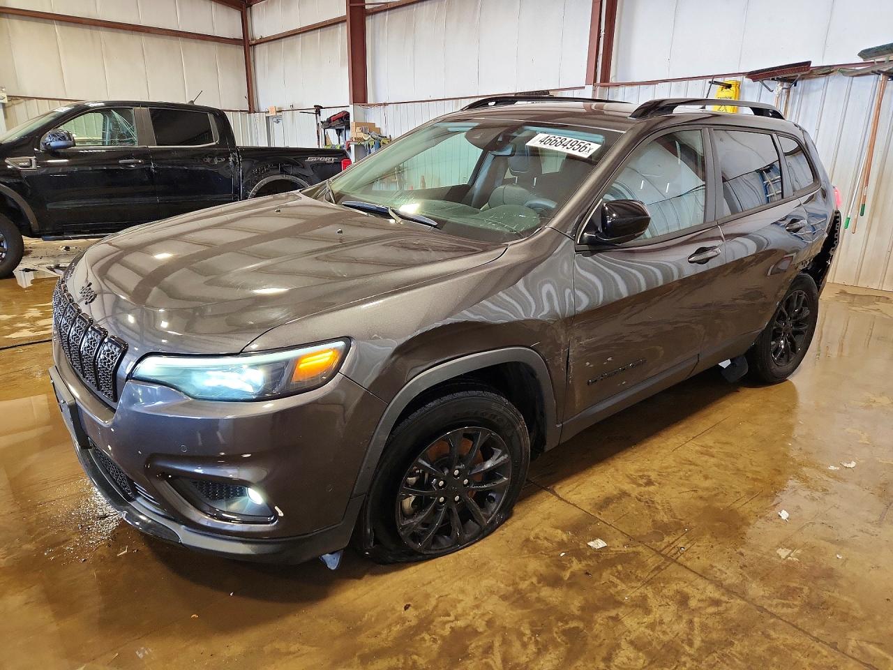 Salvage Jeep Cherokee Image