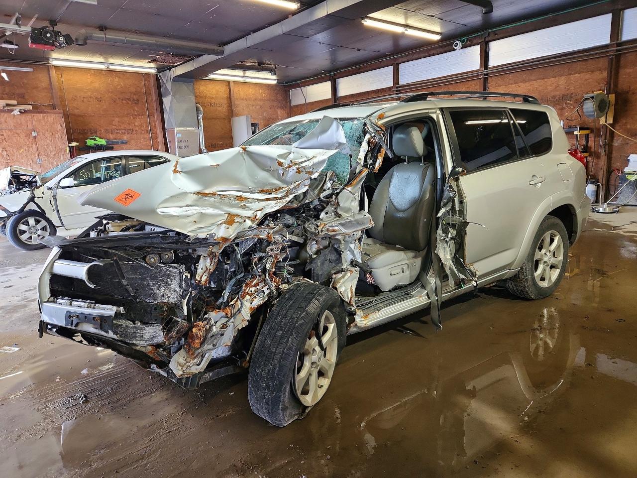 Salvage Toyota RAV4 Image