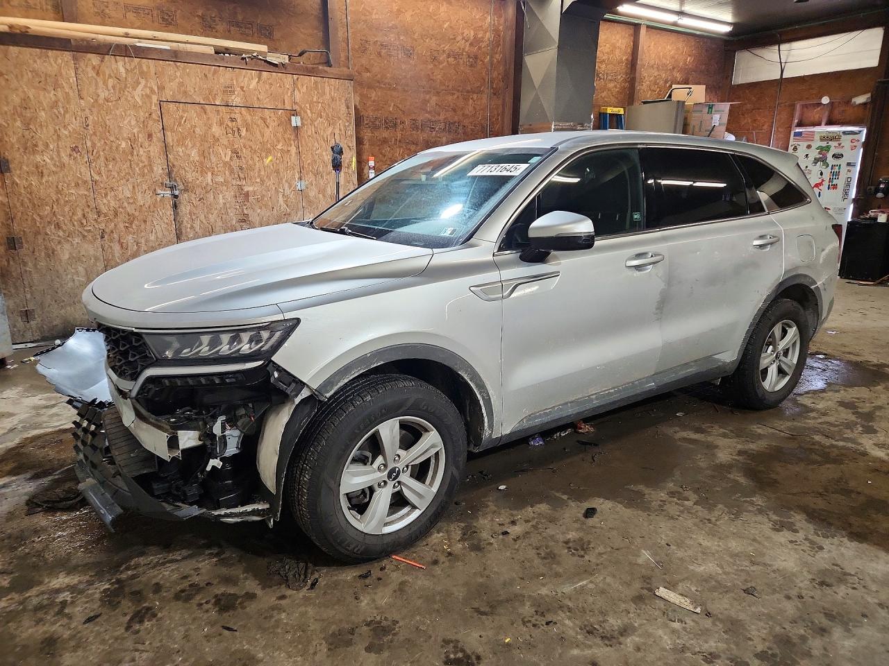 Salvage Kia Sorento Image
