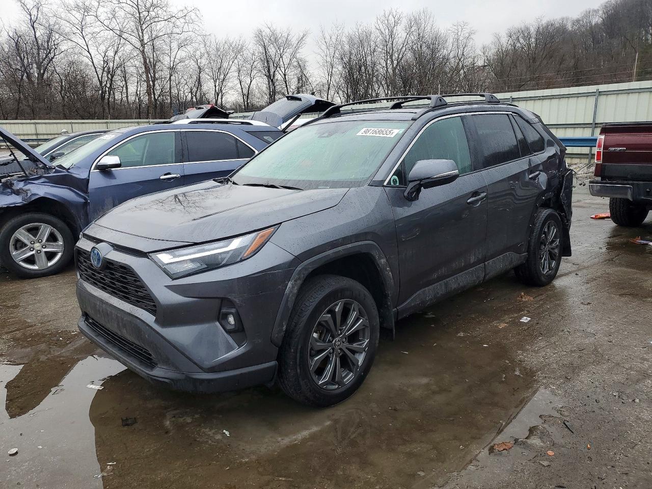 Salvage Toyota RAV4 Image