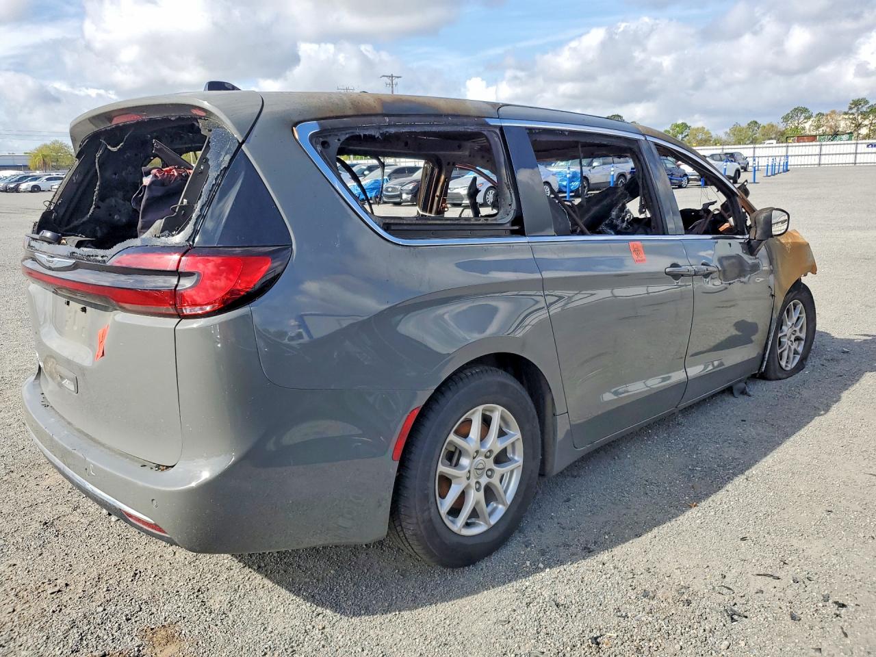 Chrysler Pacifica Select