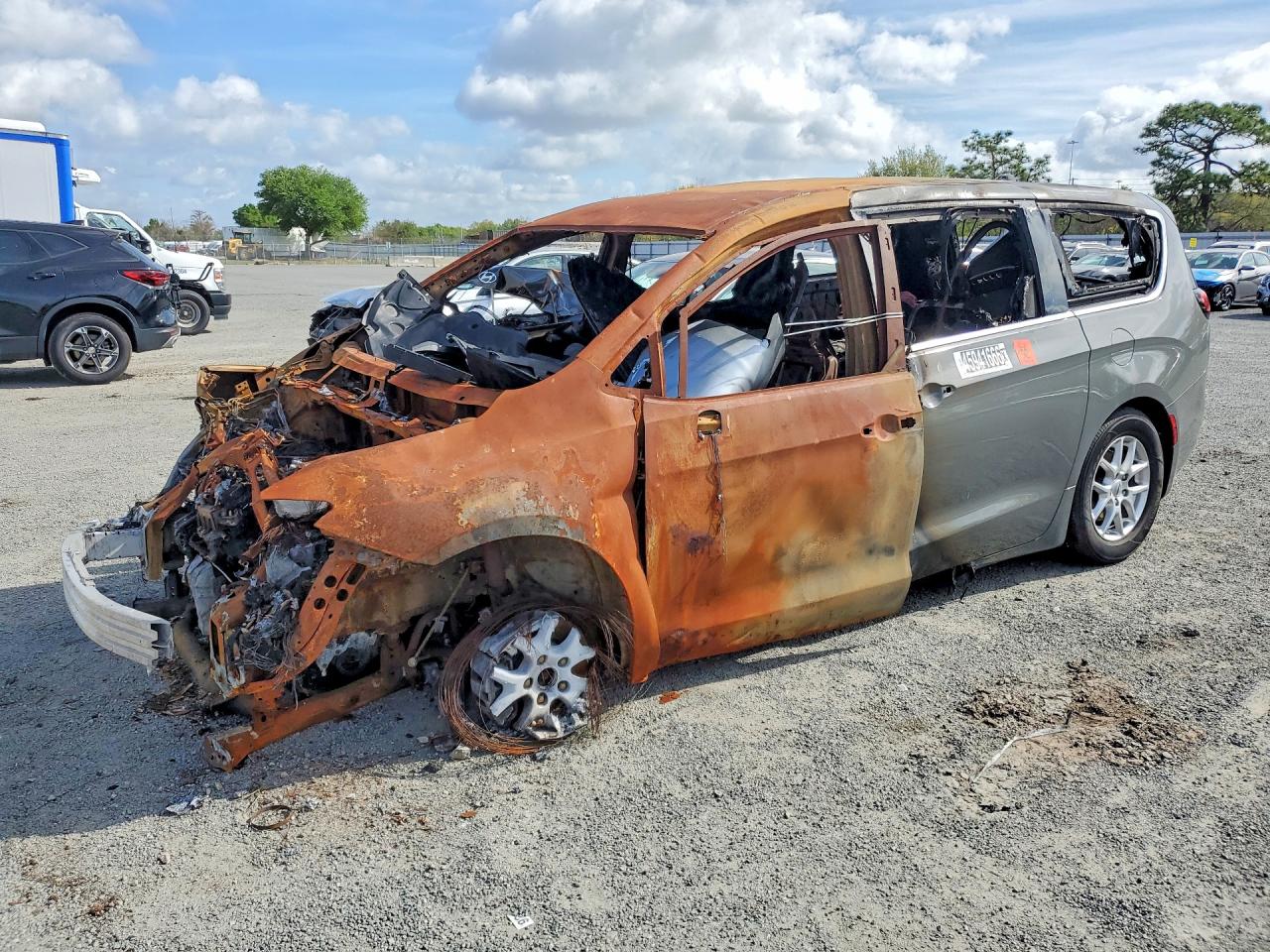 Salvage Chrysler Pacifica Image