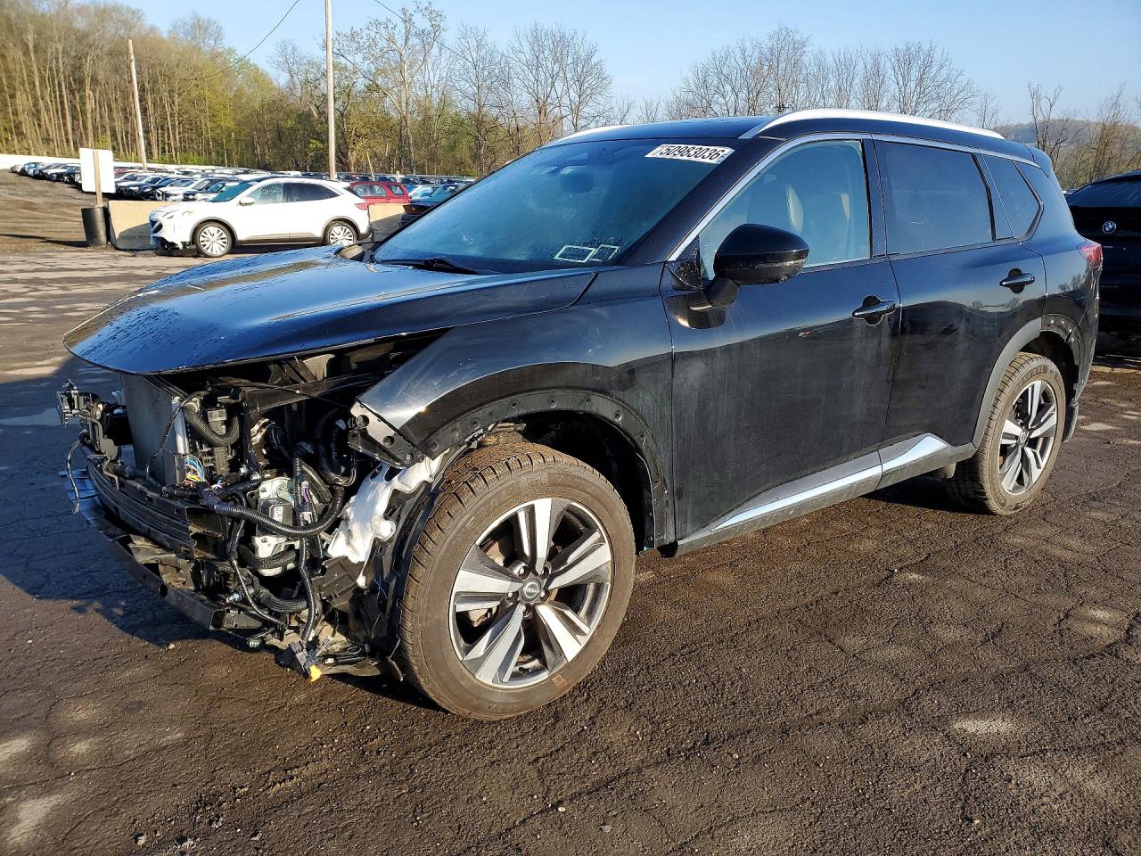 Salvage Nissan Rogue Image