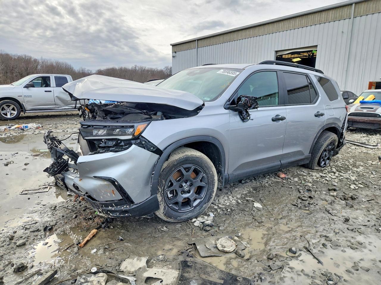 Salvage Honda Pilot Image