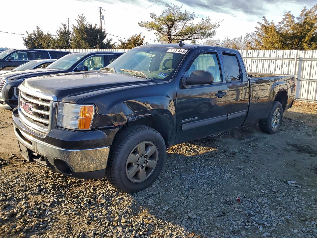 Salvage GMC Sierra Image