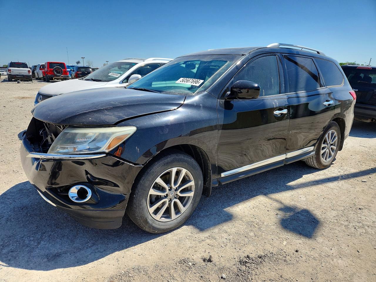 Salvage Nissan Pathfinder Image