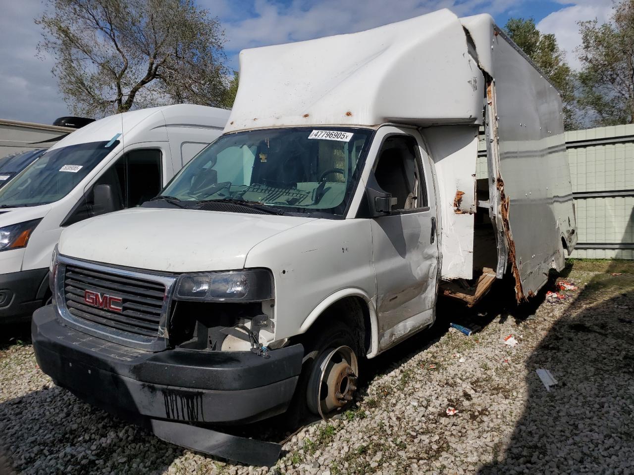 Salvage GMC Savana Image