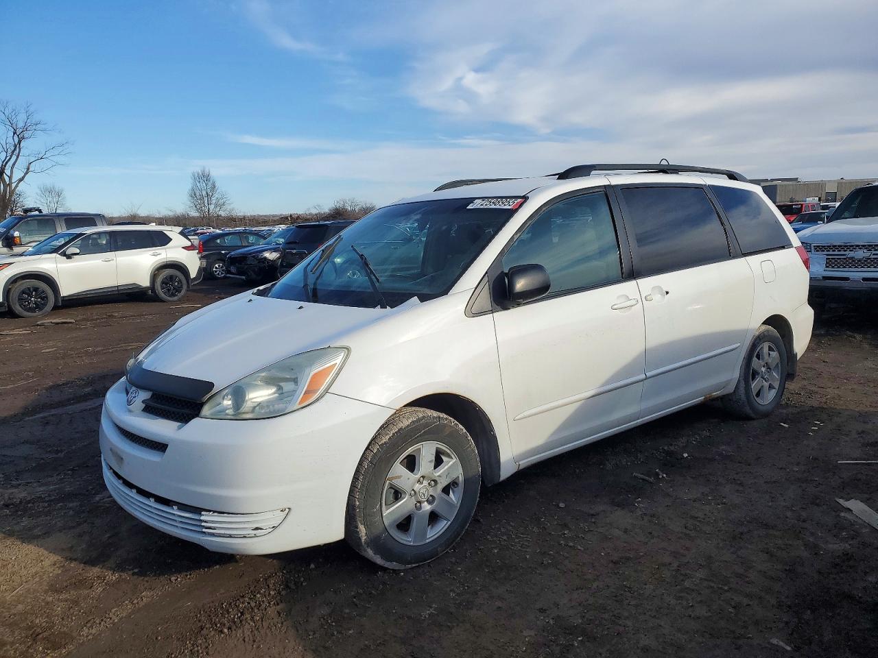 Salvage Toyota Sienna Image