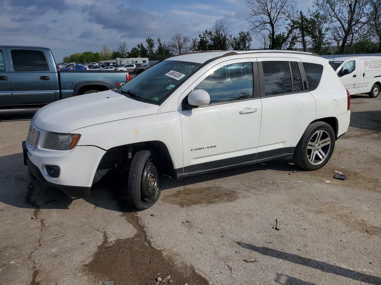 Salvage Jeep Compass Image