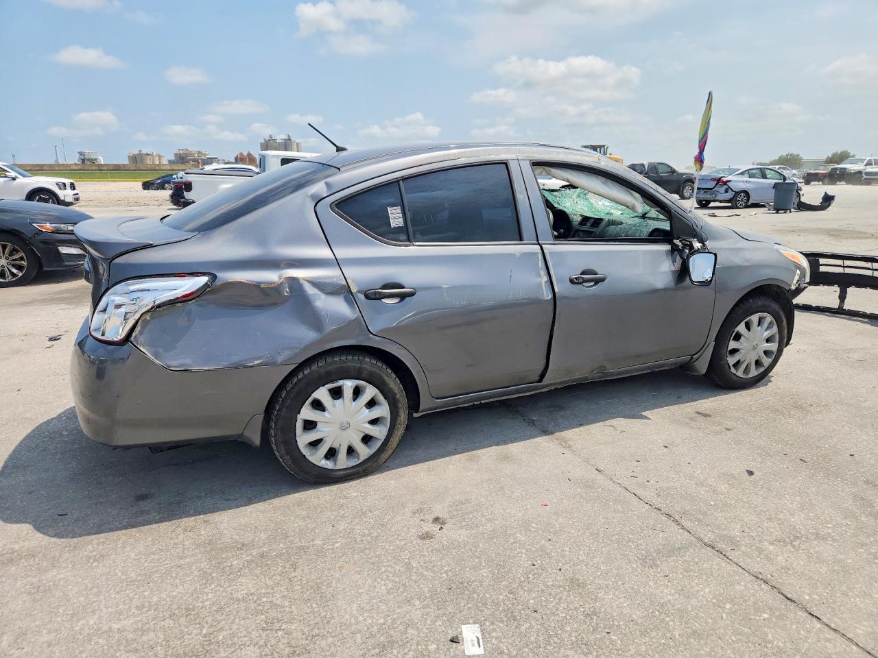 Nissan Versa S Plus