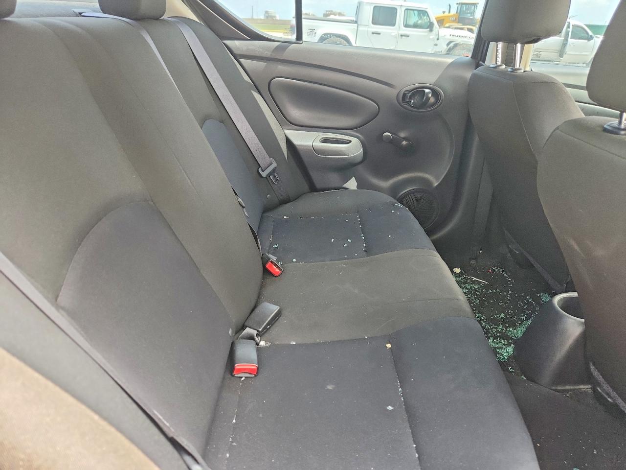 Nissan Versa S Plus