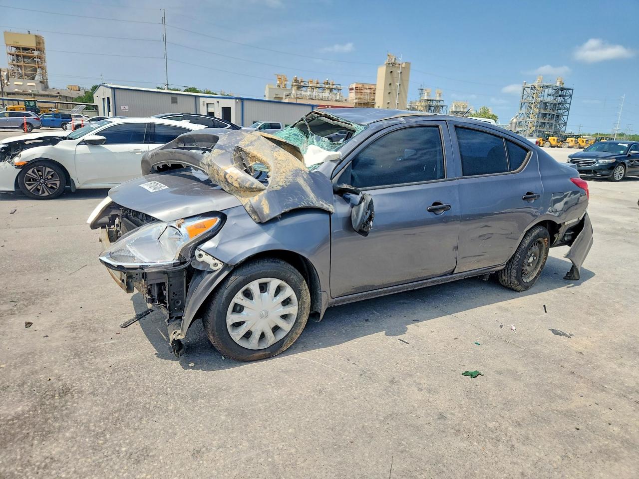 Salvage Nissan Versa Image