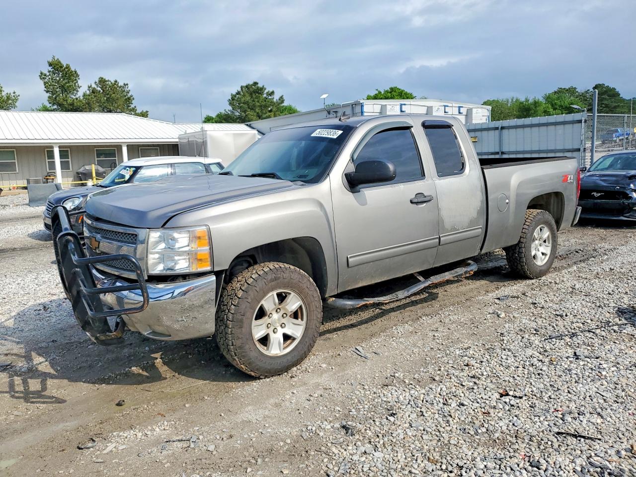 Salvage Chevrolet Silverado Image