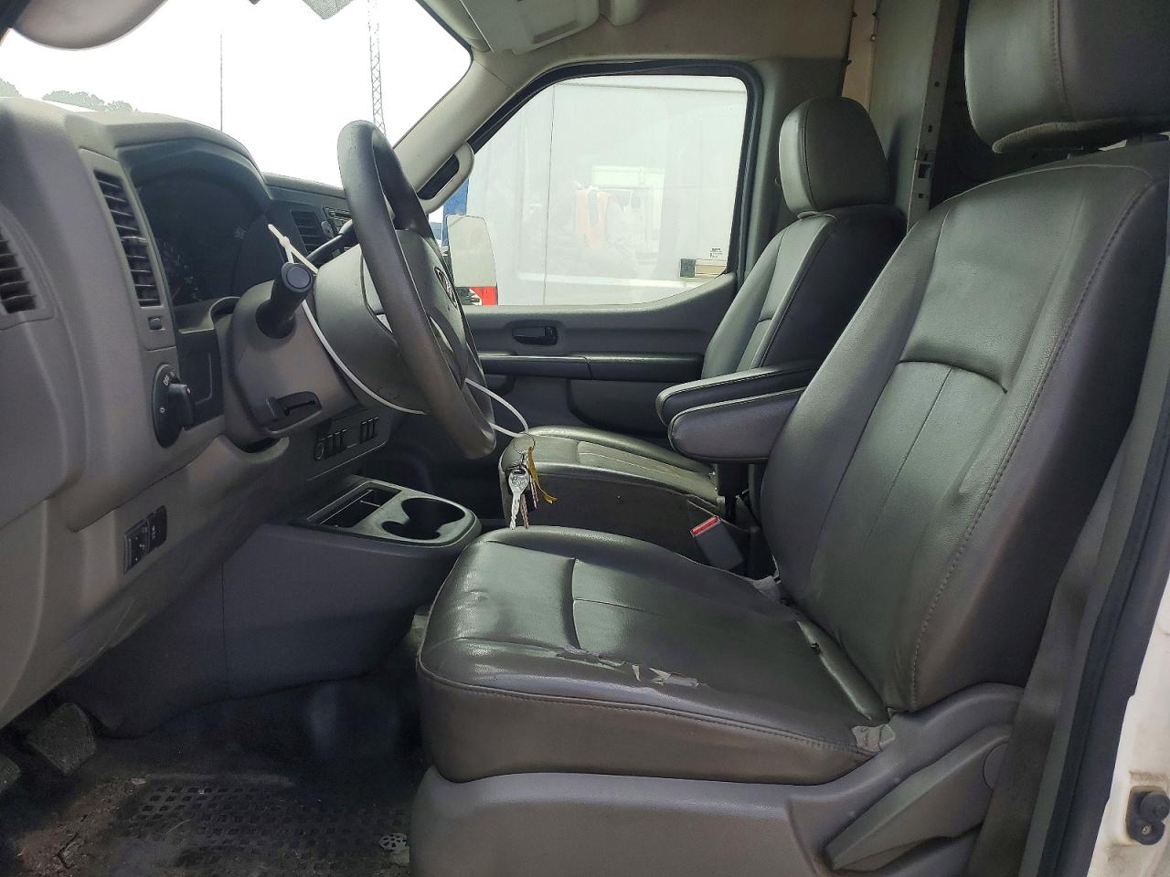 Nissan Nv