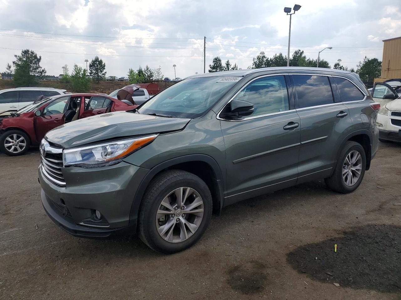 Salvage Toyota Highlander Image