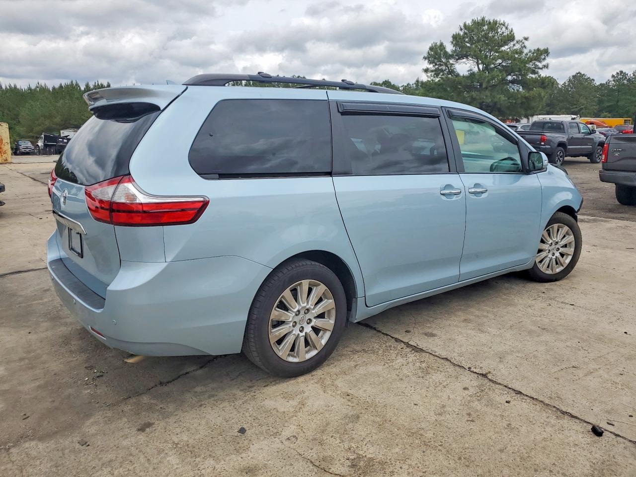 Toyota Sienna Limited Premium 7-passenger