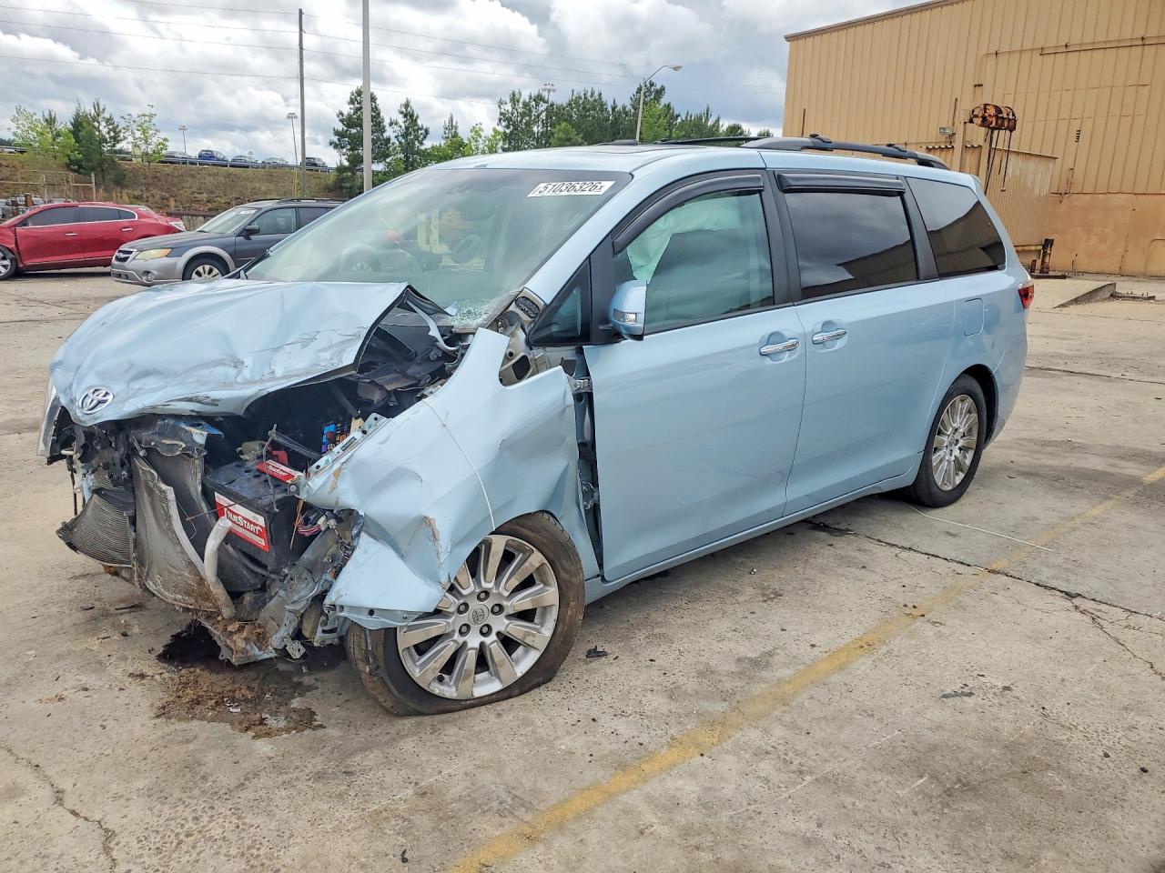 Salvage Toyota Sienna Image