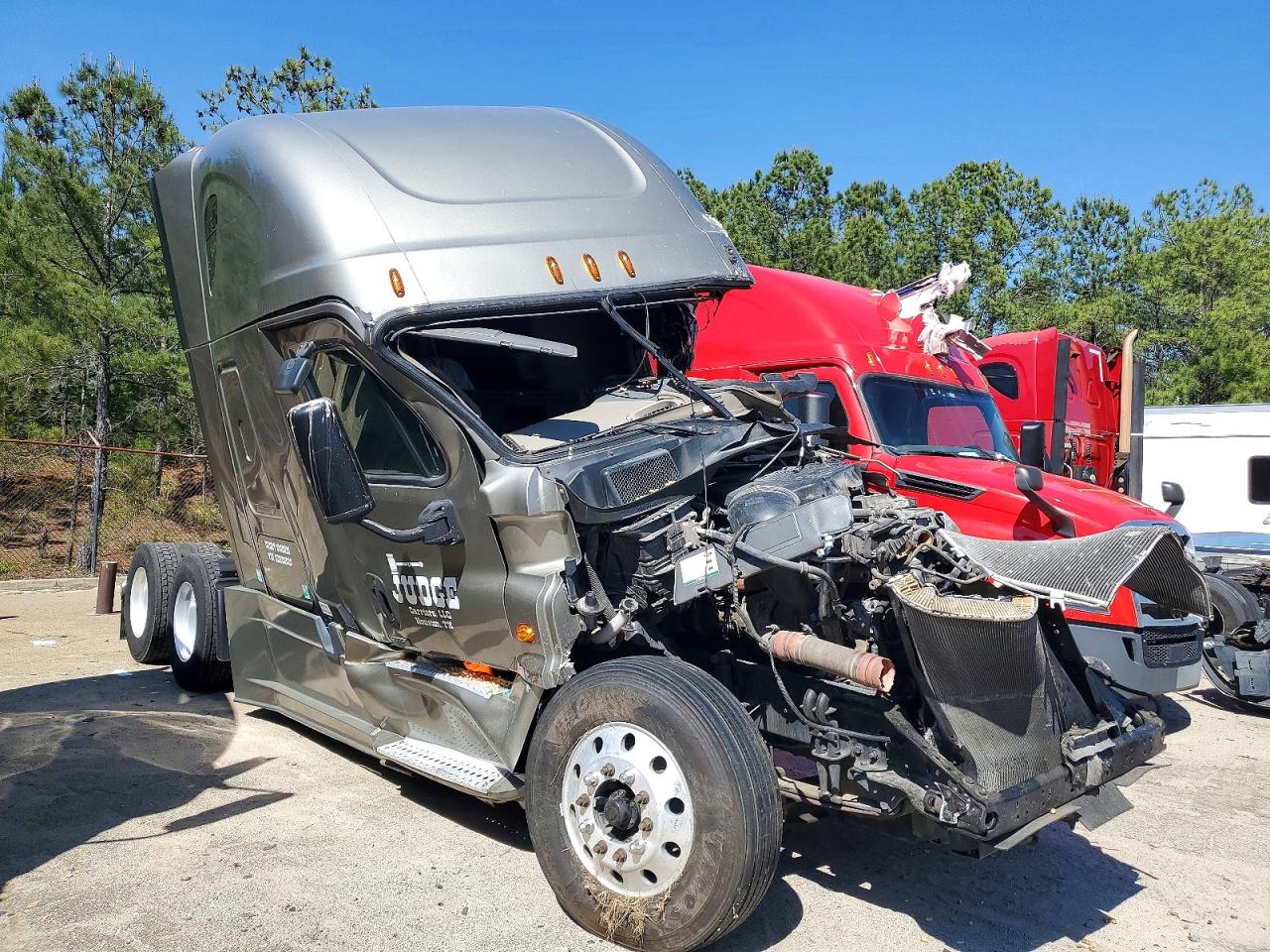 Salvage Freightliner Cascadia 125 Image