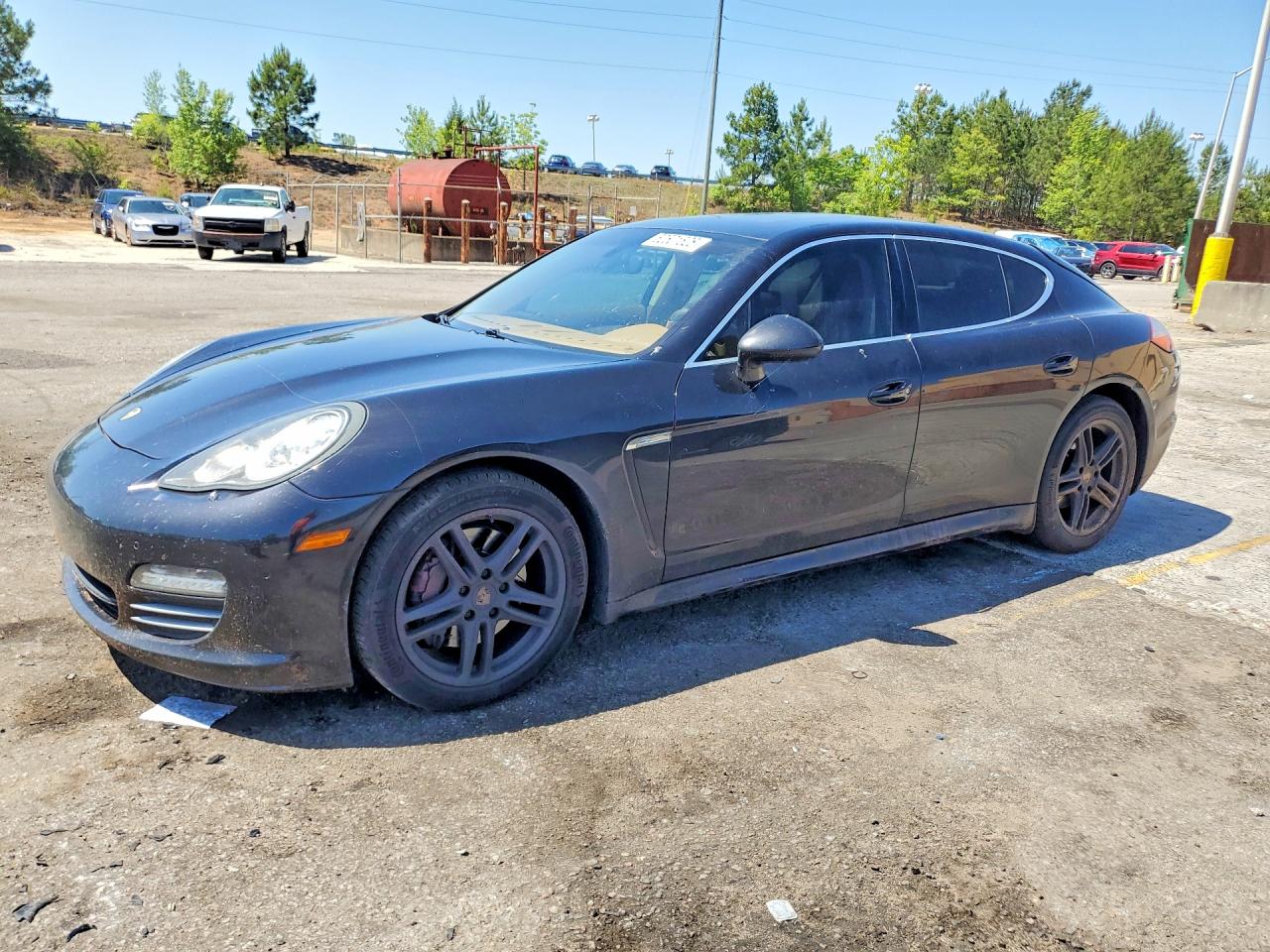 Salvage Porsche Panamera Image