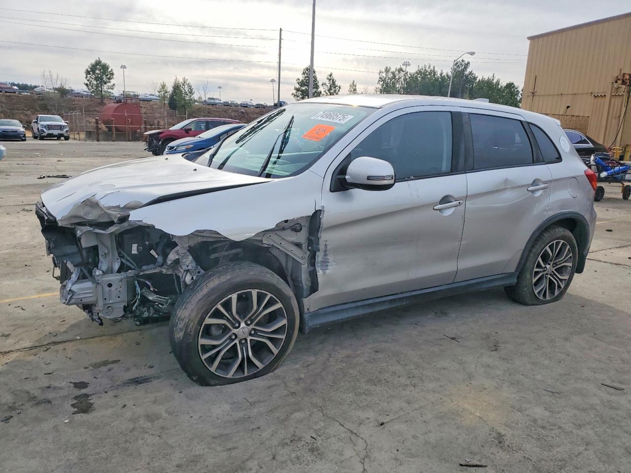 Salvage Mitsubishi Outlander Image