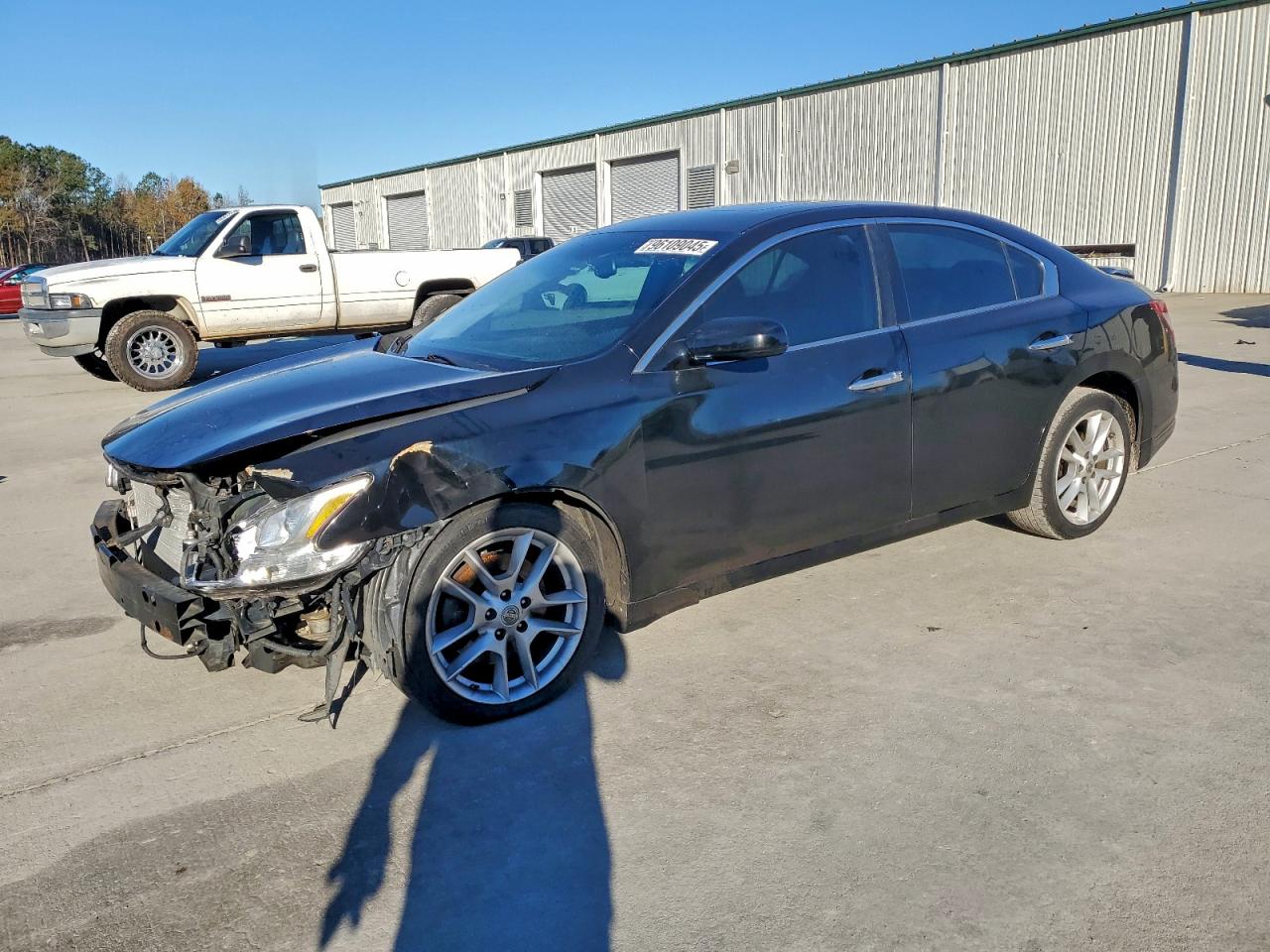 Salvage Nissan Maxima Image