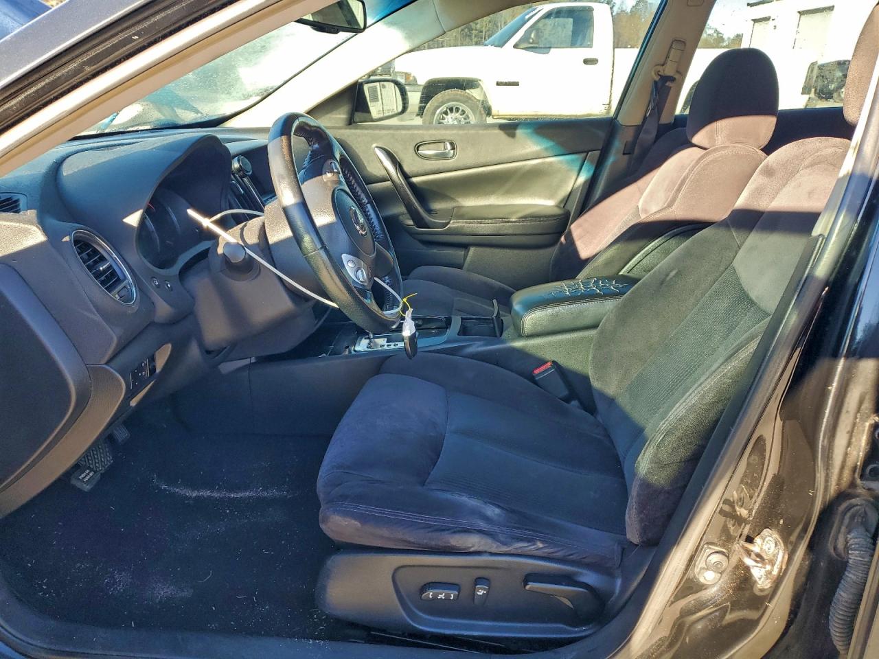 Nissan Maxima S