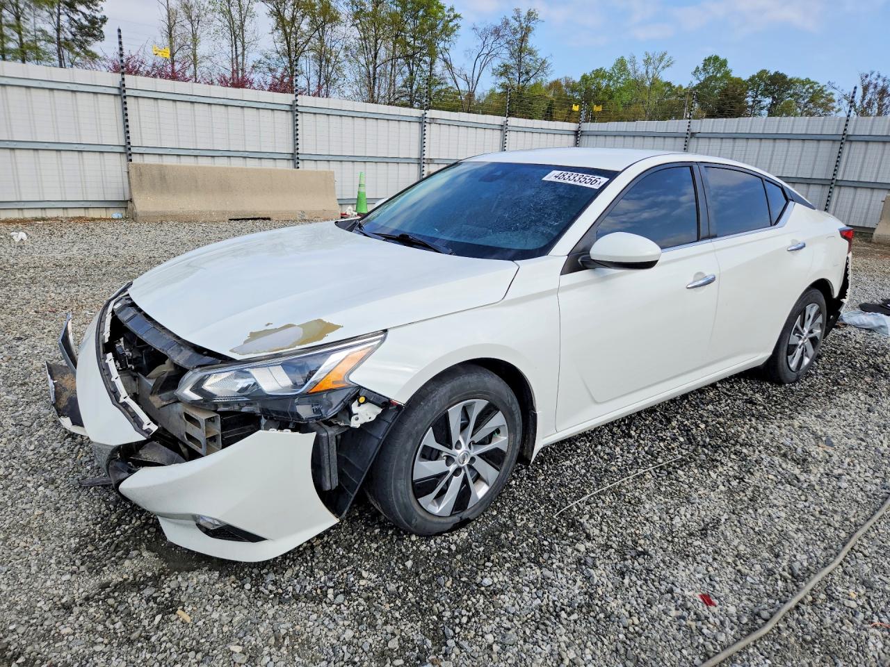 Salvage Nissan Altima Image