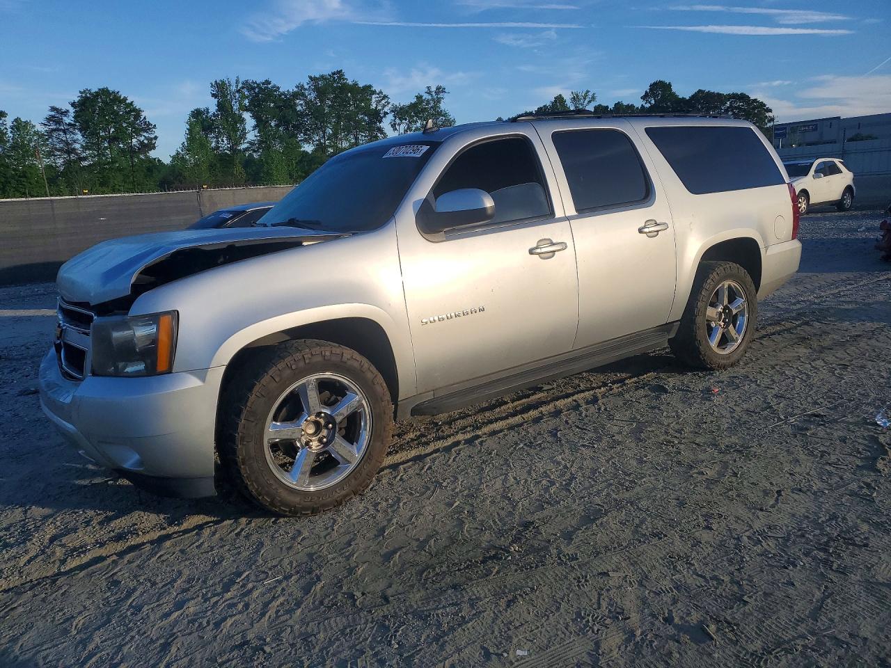 Salvage Chevrolet Suburban Image
