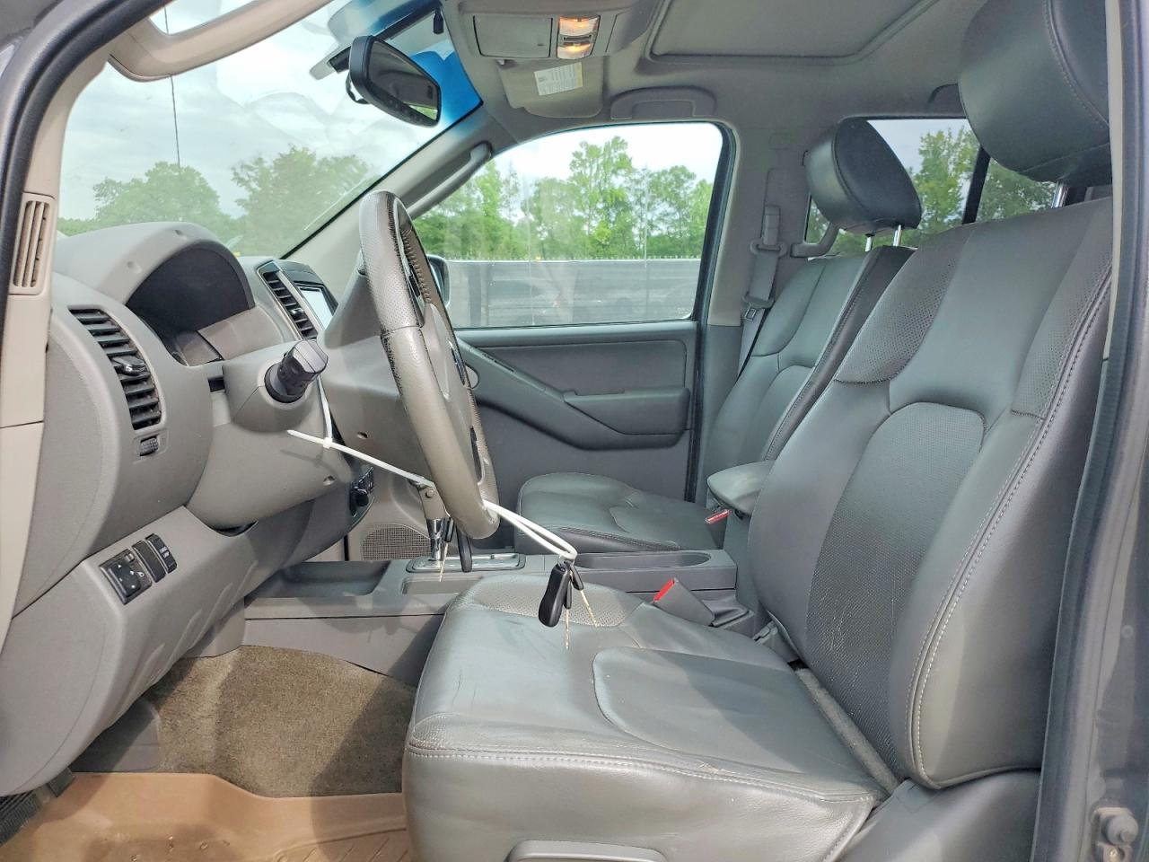 Nissan Frontier S