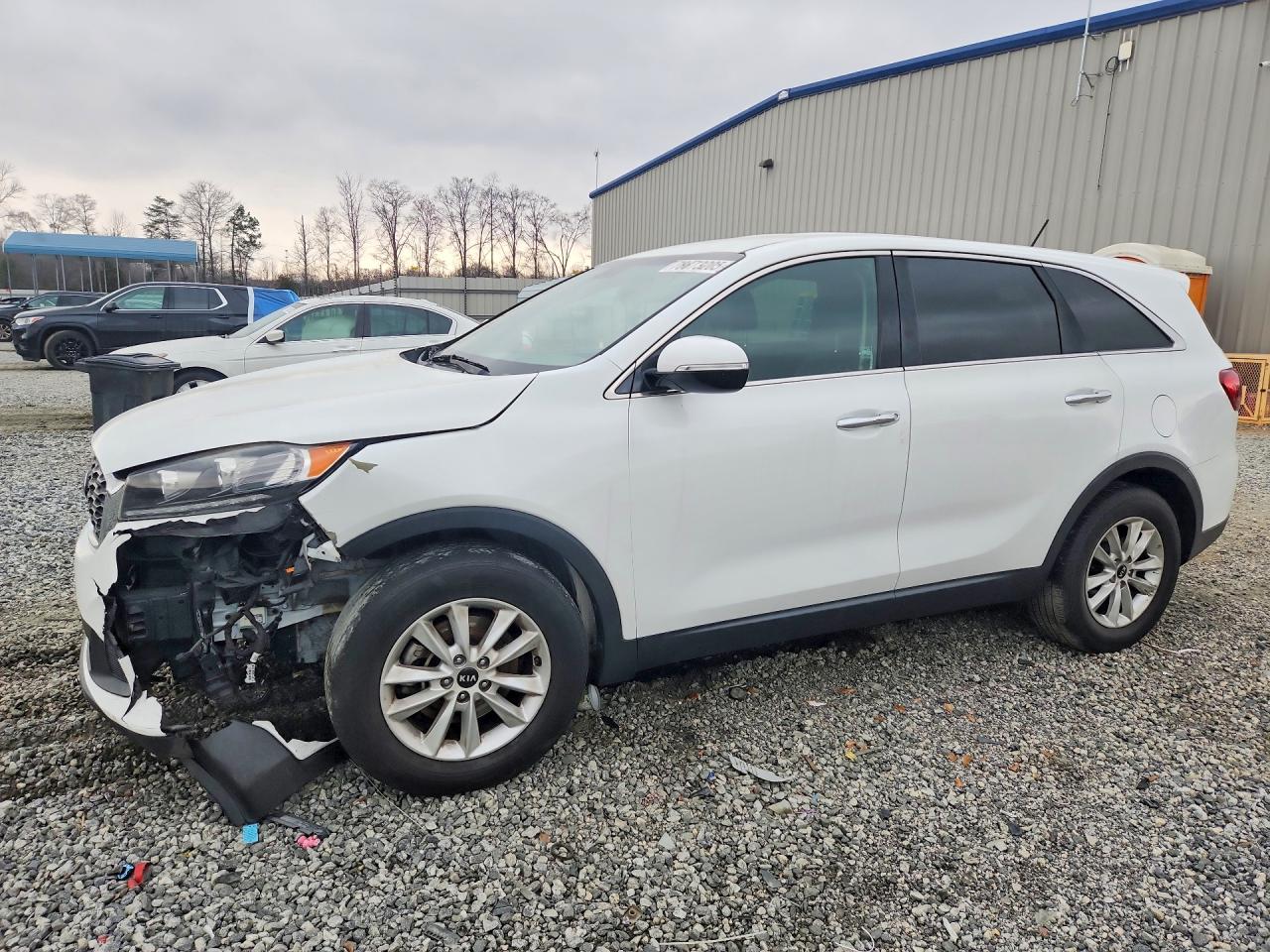 Salvage Kia Sorento Image