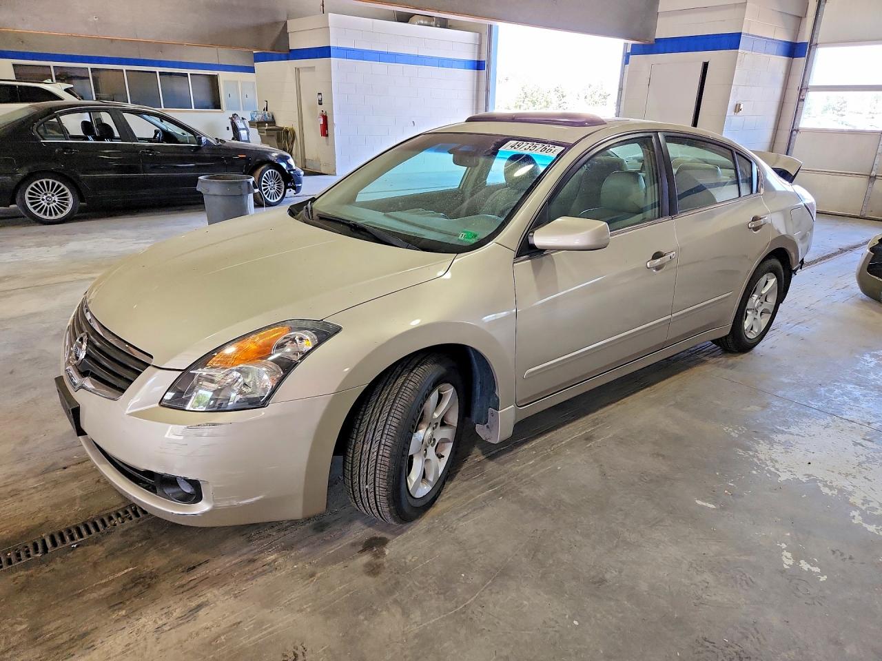 Salvage Nissan Altima Image